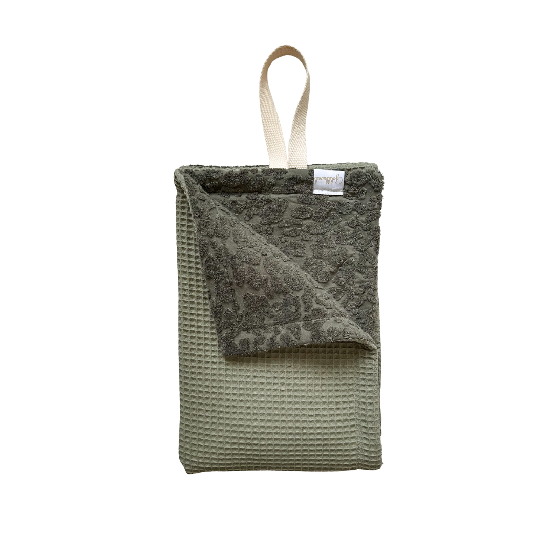 Pfotenhandtuch paw towel sage leo